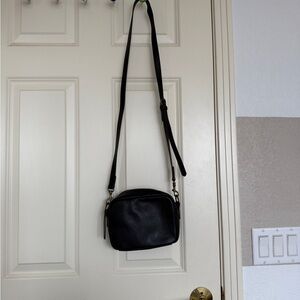 Universal Thread Black Crossbody Bag